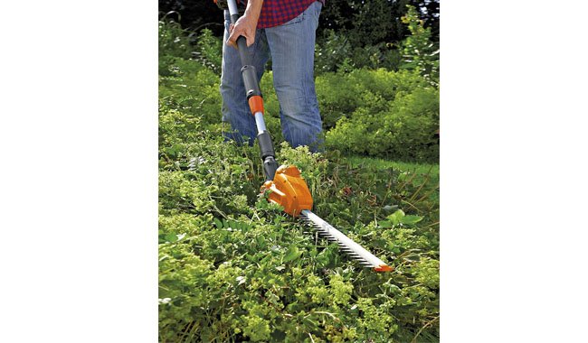 Flymo SabreCut XT Cordless Battery Telescopic Hedge Trimmer